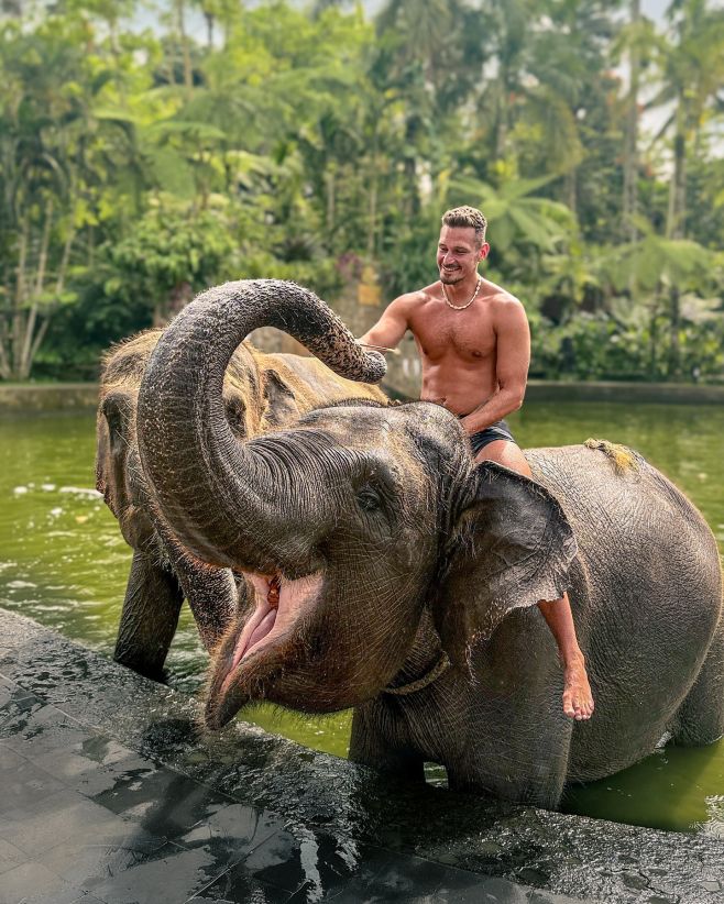 1. Nejlepší zážitek 🐘 2. SWAG na pláž 3. Brutálně (drahé) fitko 💸 4. Bali belly 🤮 5. Masáž 10/10 6. Lívance ve stylu 7....