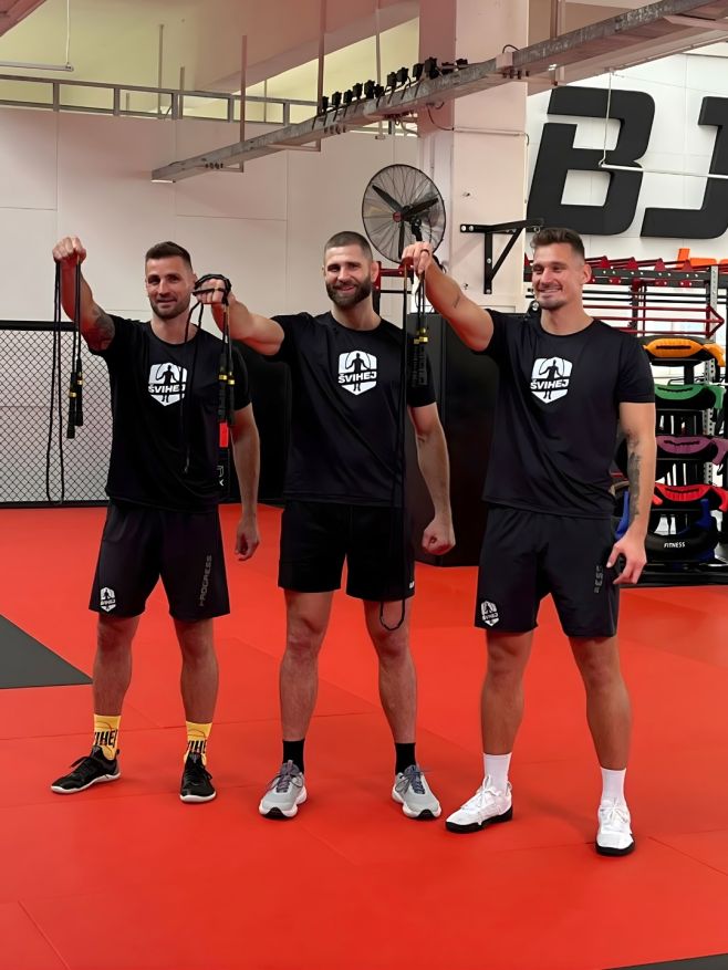 Pojď se mrknout, jak probíhalo natáčení a focení s @jirkaprochazka Natáčelo se několik videí včetně jednoho tréninku se...